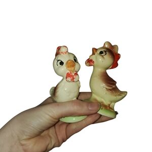 Adorable vintage rooster S&P